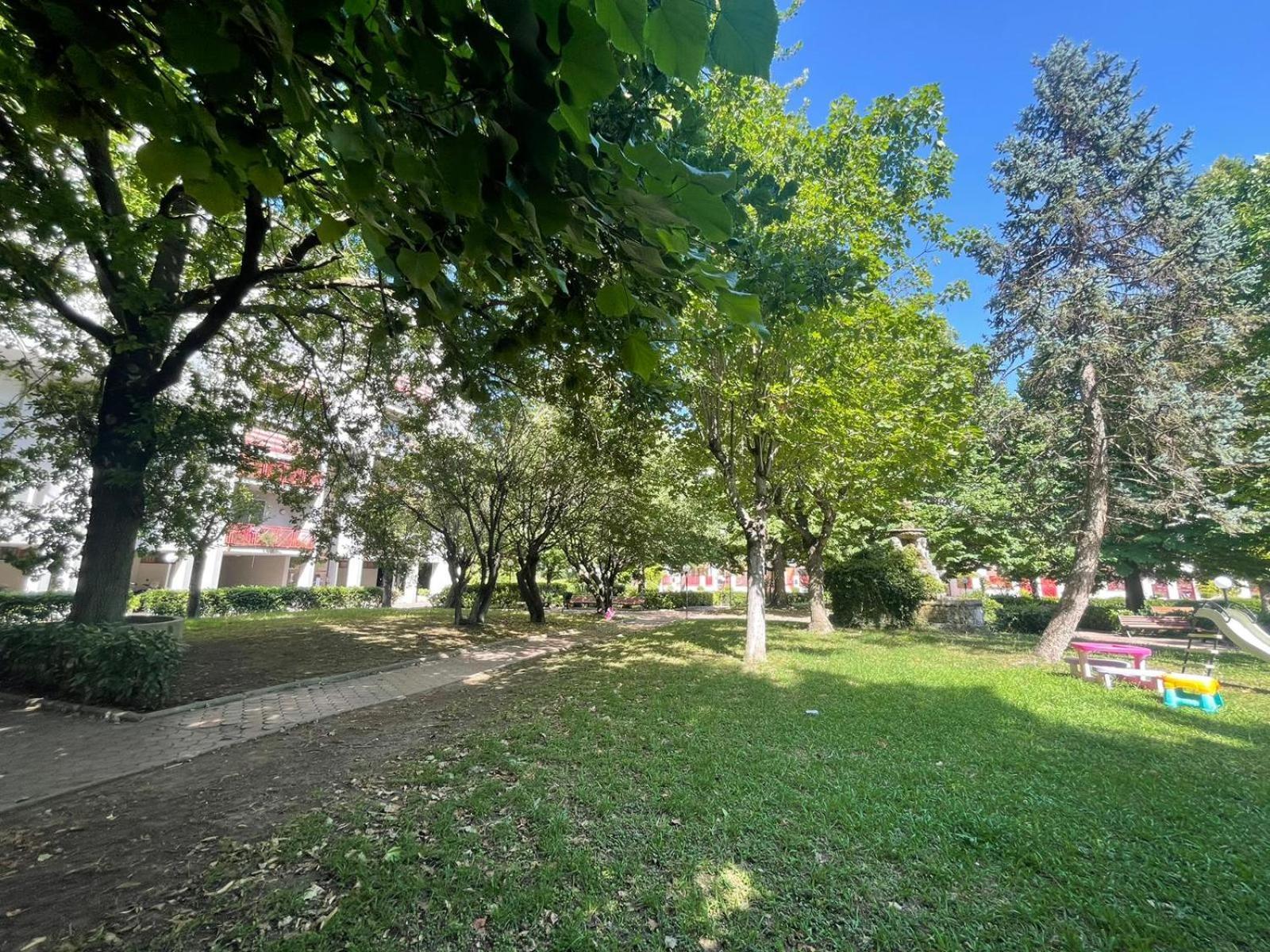 Intero Con Giardino E Parcheggio Lejlighed *