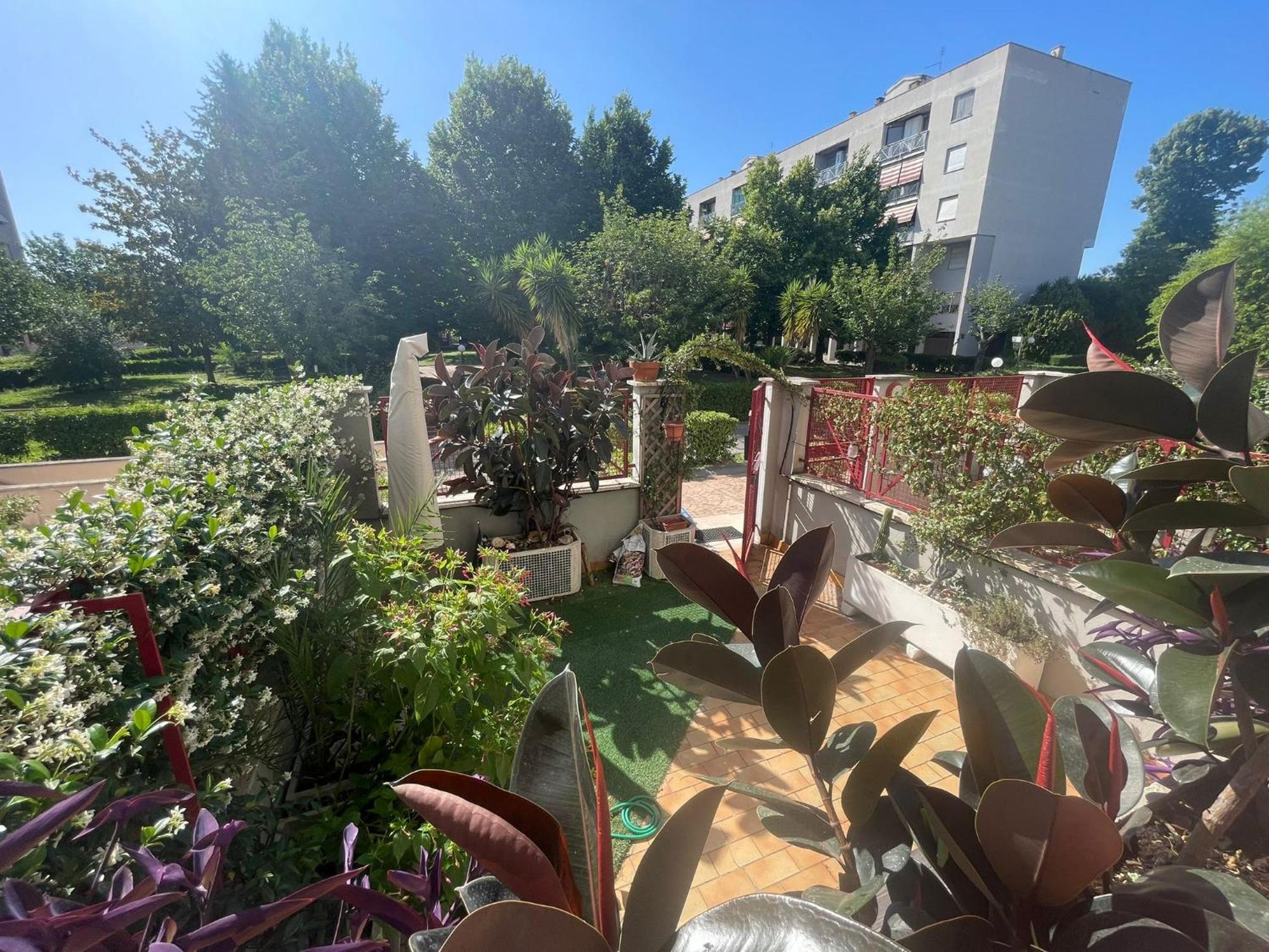 Lejlighed Intero Con Giardino E Parcheggio